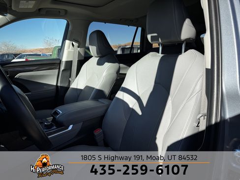 Used 2023 Toyota Highlander Limited image 17