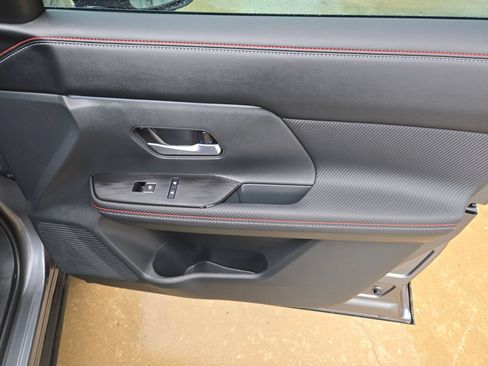 Certified 2025 Nissan Kicks SR FWD image 28