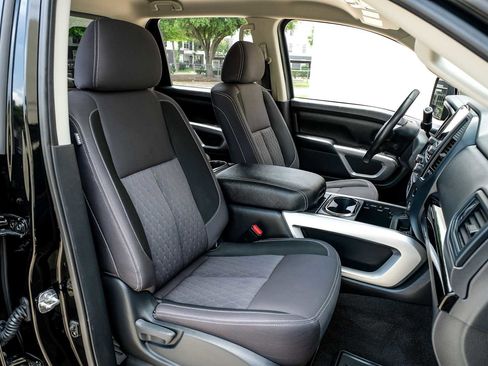Used 2022 Nissan Titan SV w/ SV Convenience Package RWD image 34