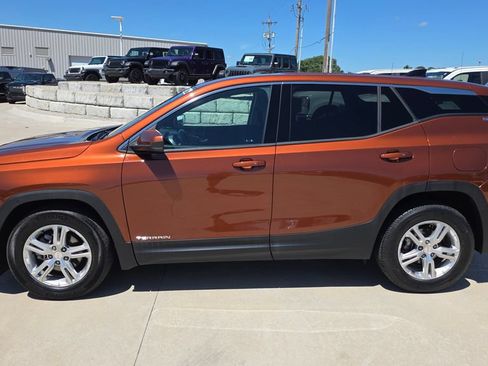 Used 2019 GMC Terrain SLE FWD image 2