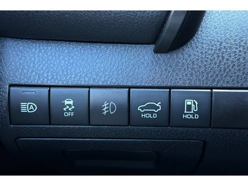 Used 2019 Toyota Camry SE FWD image 29