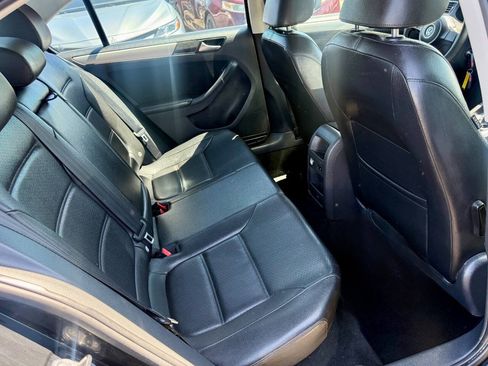 Used 2013 Volkswagen Jetta SE FWD image 15