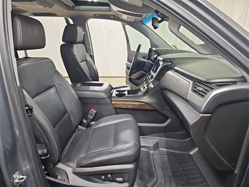 Used 2019 Chevrolet Suburban LT image 13