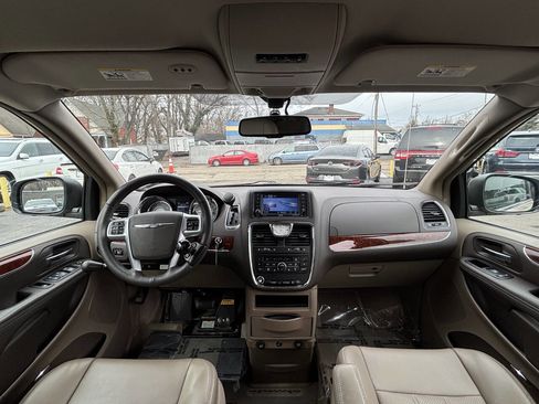 Used 2012 Chrysler Town & Country Touring-L w/ Trailer Tow Group image 26