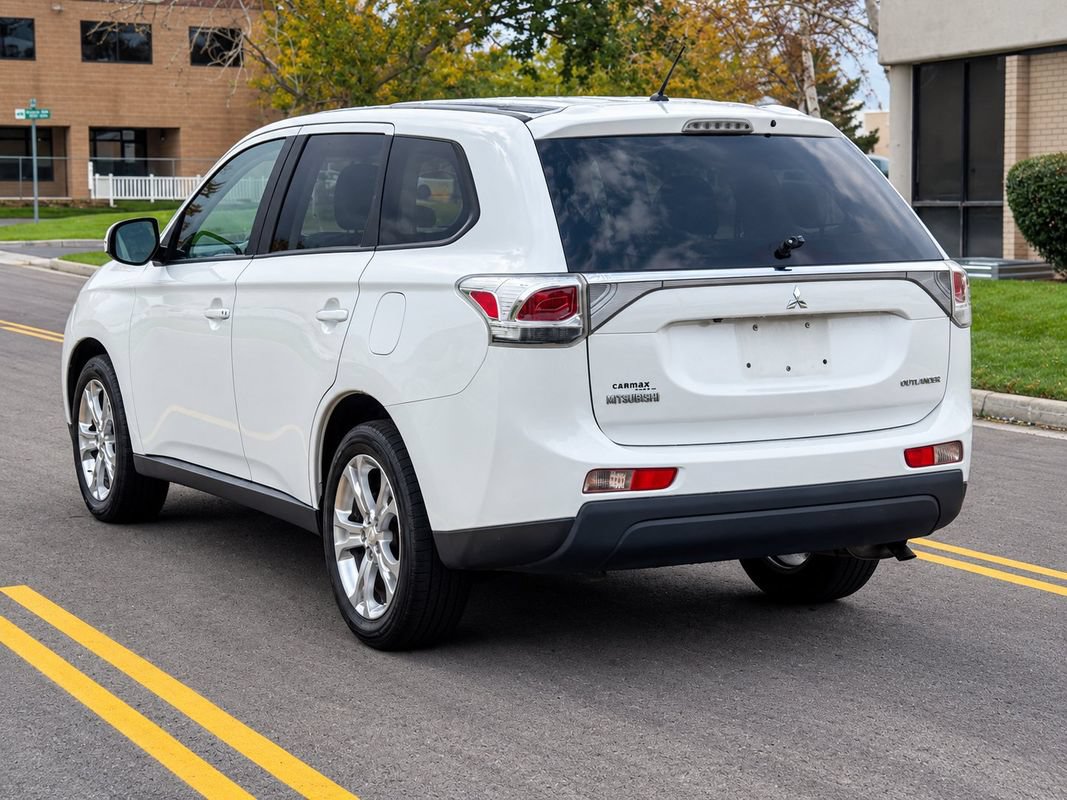 Used 2014 Mitsubishi Outlander SE FWD image 3