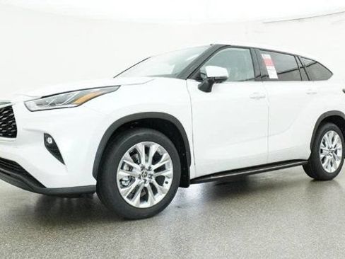 New 2026 Toyota Highlander AWD image 16