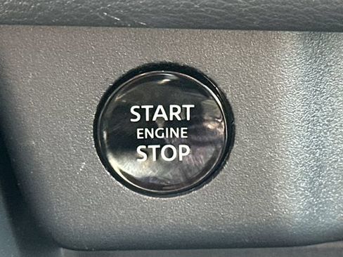 Used 2025 Nissan Rogue SV AWD/4WD image 33