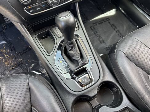 Used 2020 Jeep Cherokee Limited FWD image 23