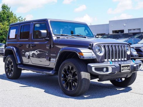 Used 2023 Jeep Wrangler Unlimited Sahara w/ Cold Weather Group AWD/4WD image 5