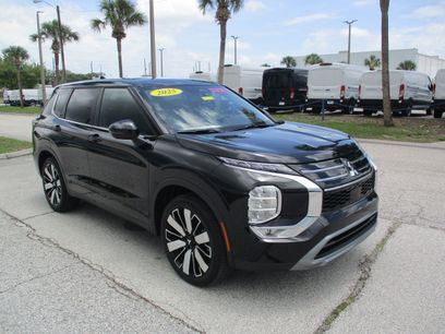 Used 2025 Mitsubishi Outlander SE