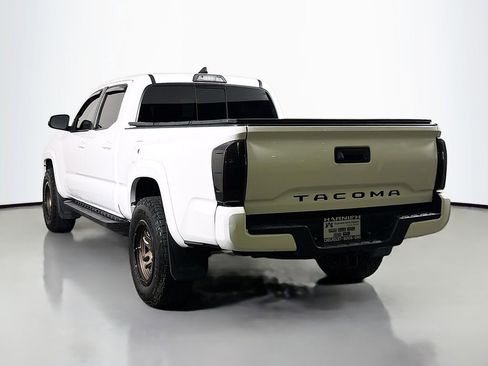Used 2018 Toyota Tacoma SR5 AWD/4WD image 5