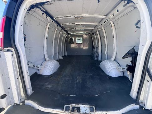 Used 2018 Chevrolet Express 2500 Extended RWD image 26