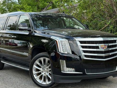 Used 2020 Cadillac Escalade ESV Luxury RWD image 4