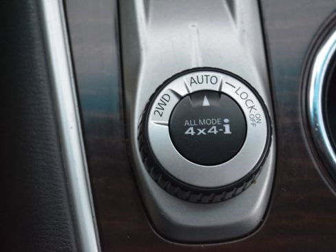 Used 2014 Nissan Pathfinder Platinum image 29