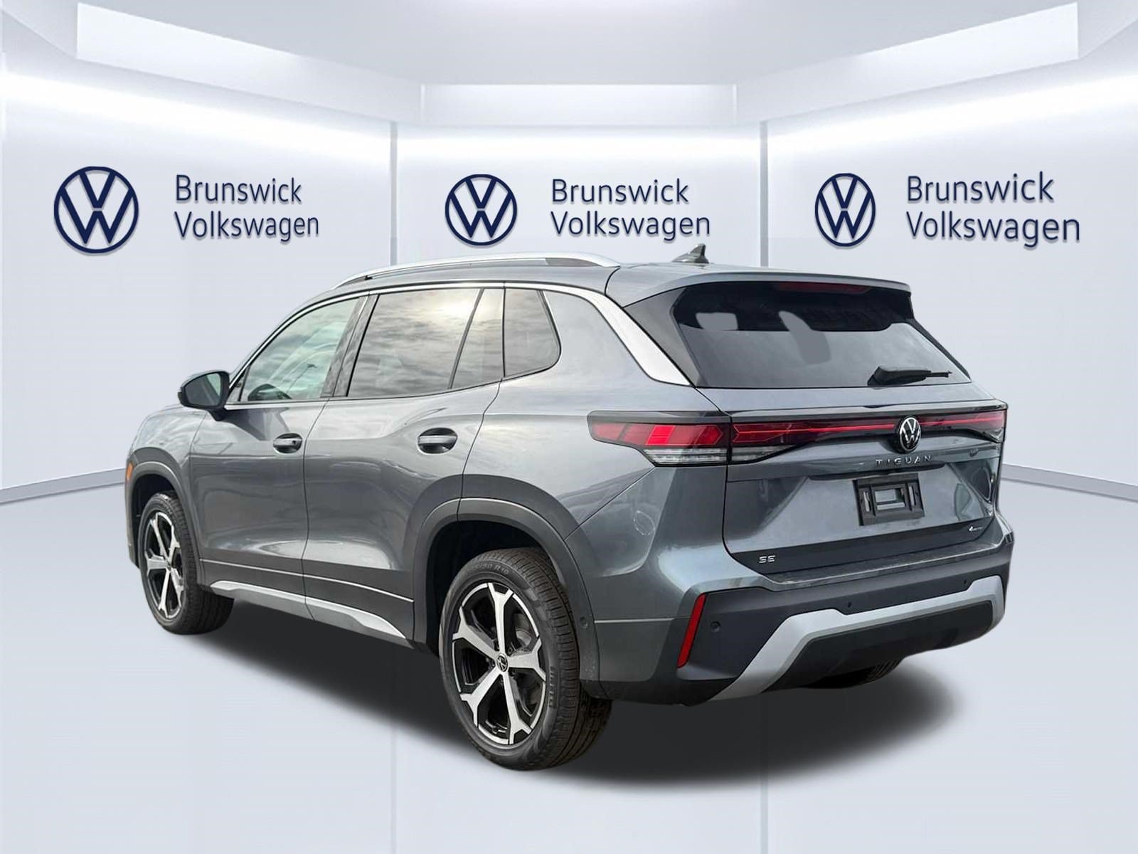 New 2026 Volkswagen Tiguan SE AWD/4WD image 4