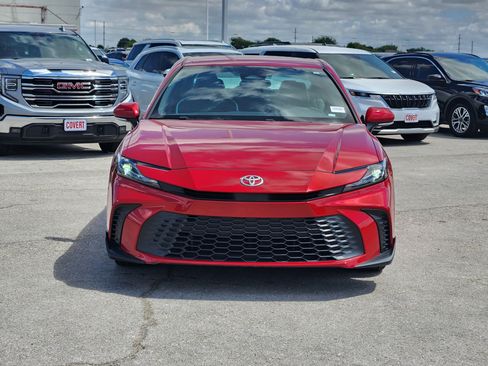 Used 2025 Toyota Camry SE FWD image 2