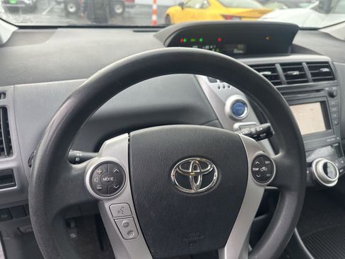 Used 2012 Toyota Prius V Five image 9
