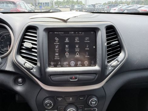 Used 2016 Jeep Cherokee Limited w/ Luxury Group FWD image 10