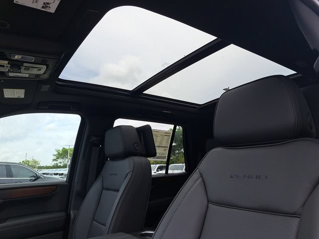 New 2026 GMC Yukon Denali w/ Denali Reserve Package AWD/4WD image 10