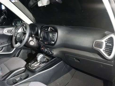 Used 2022 Kia Soul LX w/ Technology Package FWD image 18