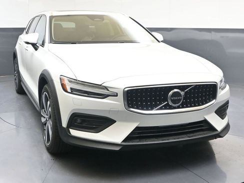 New 2026 Volvo V60 B5 Cross Country Plus w/ Protection Package Premier image 8