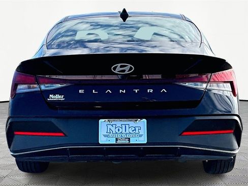 Used 2025 Hyundai Elantra Sport image 4