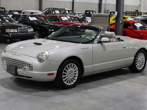 Used 2005 Ford Thunderbird 50th Anniversary RWD image 2