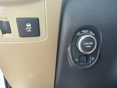 Used 2013 Kia Soul ! w/ Premium Pkg FWD image 6