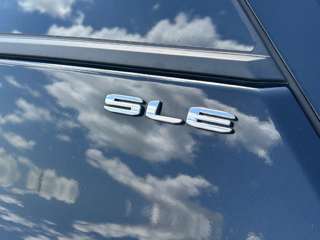 Used 2024 GMC Terrain SLE FWD image 14