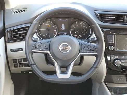 Certified 2022 Nissan Rogue Sport SV image 31