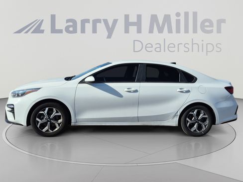 Used 2019 Kia Forte LXS FWD image 2