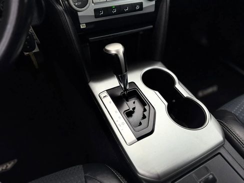 Used 2014 Toyota Camry SE image 21