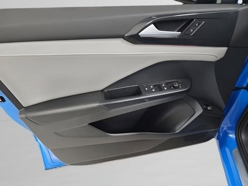 Used 2022 Volkswagen Taos SEL w/ Panoramic Sunroof Package image 27