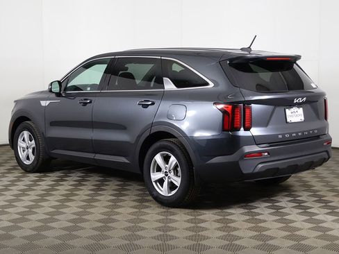 Used 2022 Kia Sorento LX FWD image 8