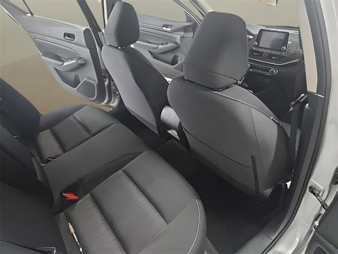 Used 2024 Nissan Altima 2.5 SV image 17