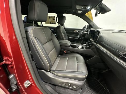 Used 2025 Chevrolet Traverse High Country image 28