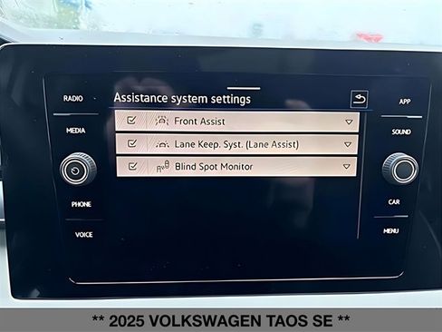 Used 2025 Volkswagen Taos SE w/ Panoramic Sunroof Package image 28