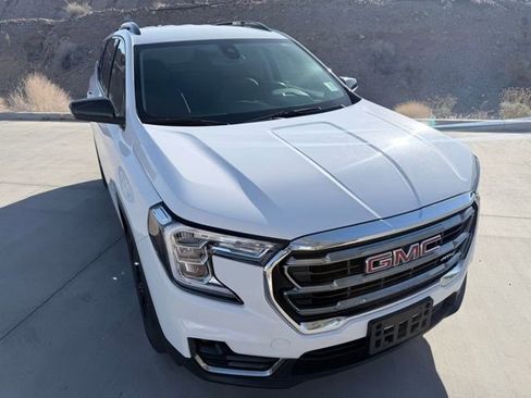 Used 2024 GMC Terrain AT4 image 3