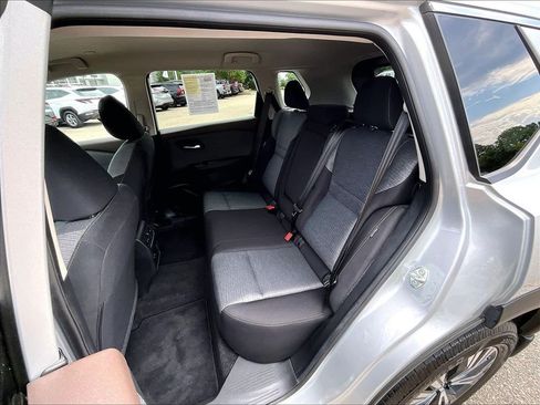 Used 2023 Nissan Rogue SV AWD/4WD image 15