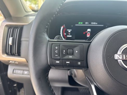 Certified 2025 Nissan Pathfinder Platinum image 16