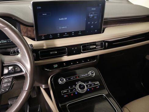 Certified 2023 Lincoln Nautilus Reserve image 5