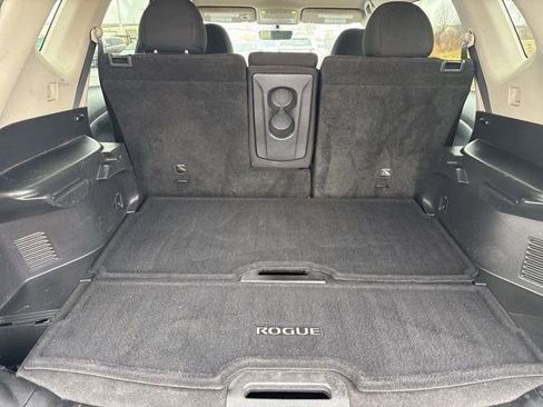Used 2018 Nissan Rogue SV w/ Premium Package image 32