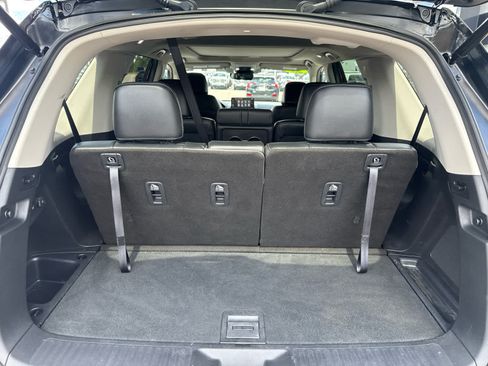 Used 2025 Honda Pilot Touring image 11