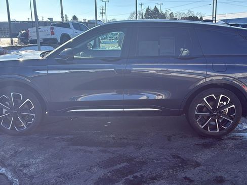 Used 2024 Lincoln Nautilus Reserve w/ Equipment Group 202A image 8