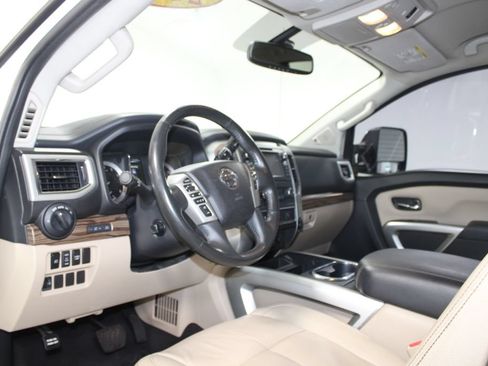 Used 2017 Nissan Titan SL RWD image 25