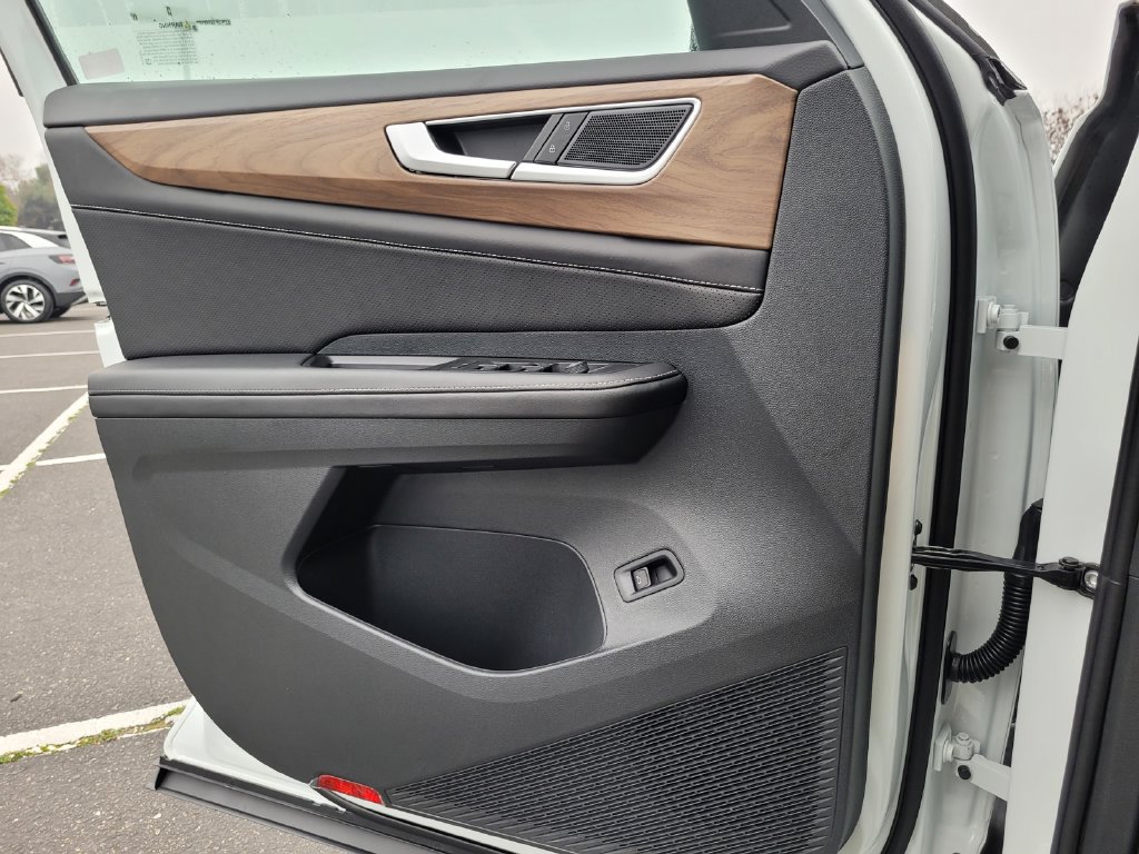 New 2026 Volkswagen Atlas SE FWD image 25