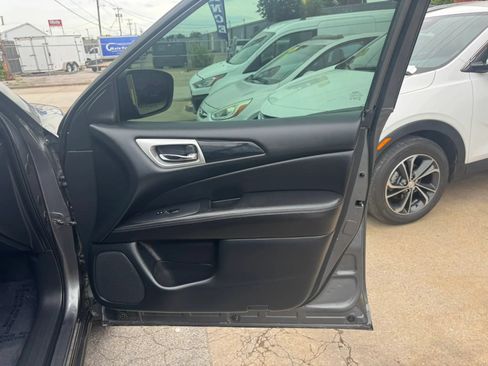 Used 2019 Nissan Pathfinder S FWD image 11