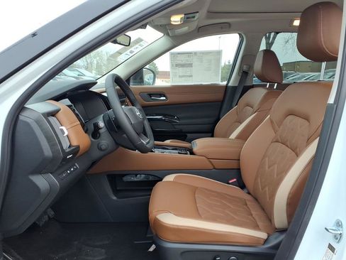 New 2026 Nissan Pathfinder Platinum image 26