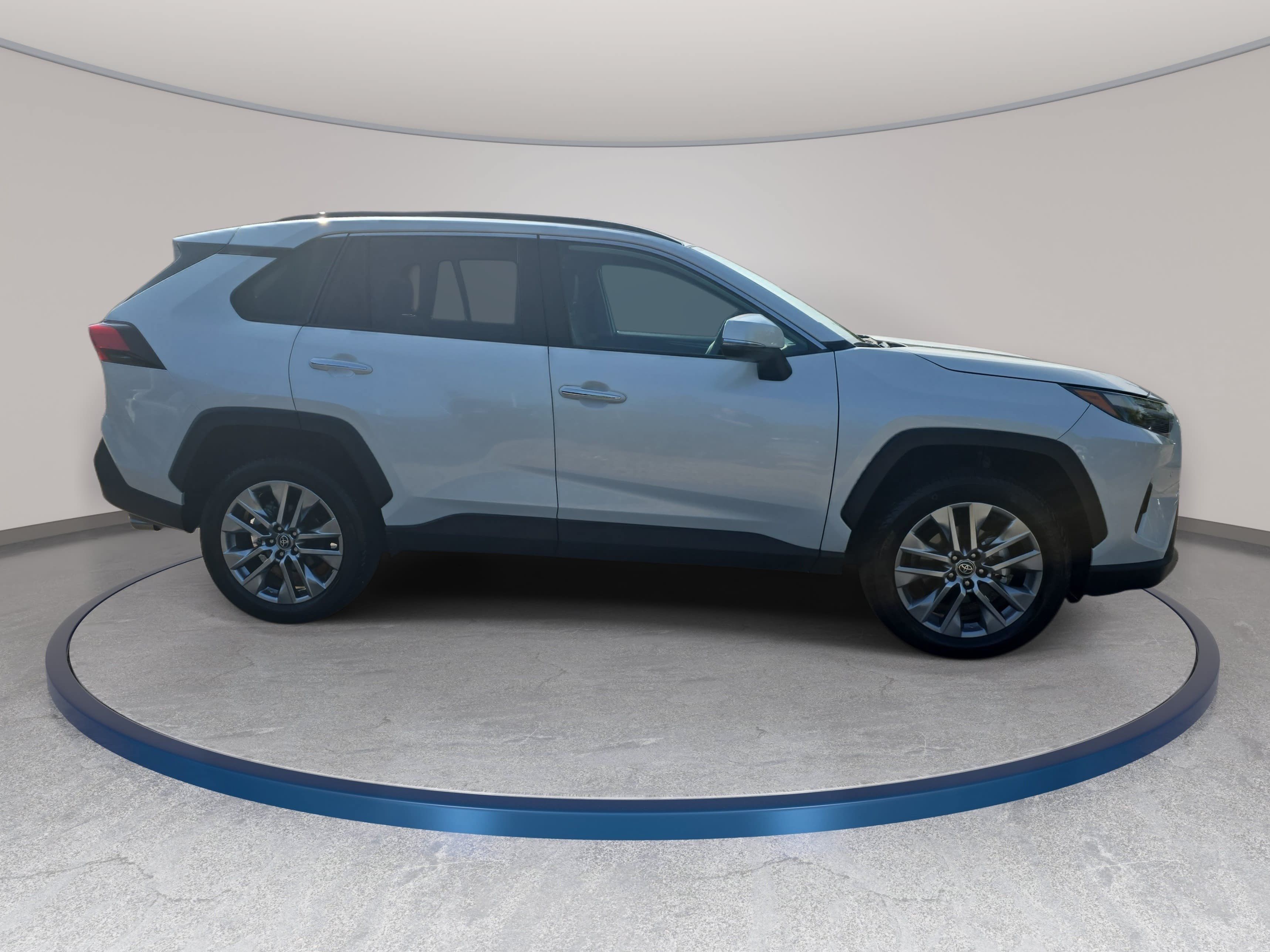 Used 2023 Toyota RAV4 Limited FWD image 4