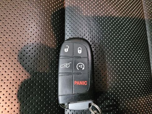 Used 2019 Jeep Grand Cherokee Overland image 32